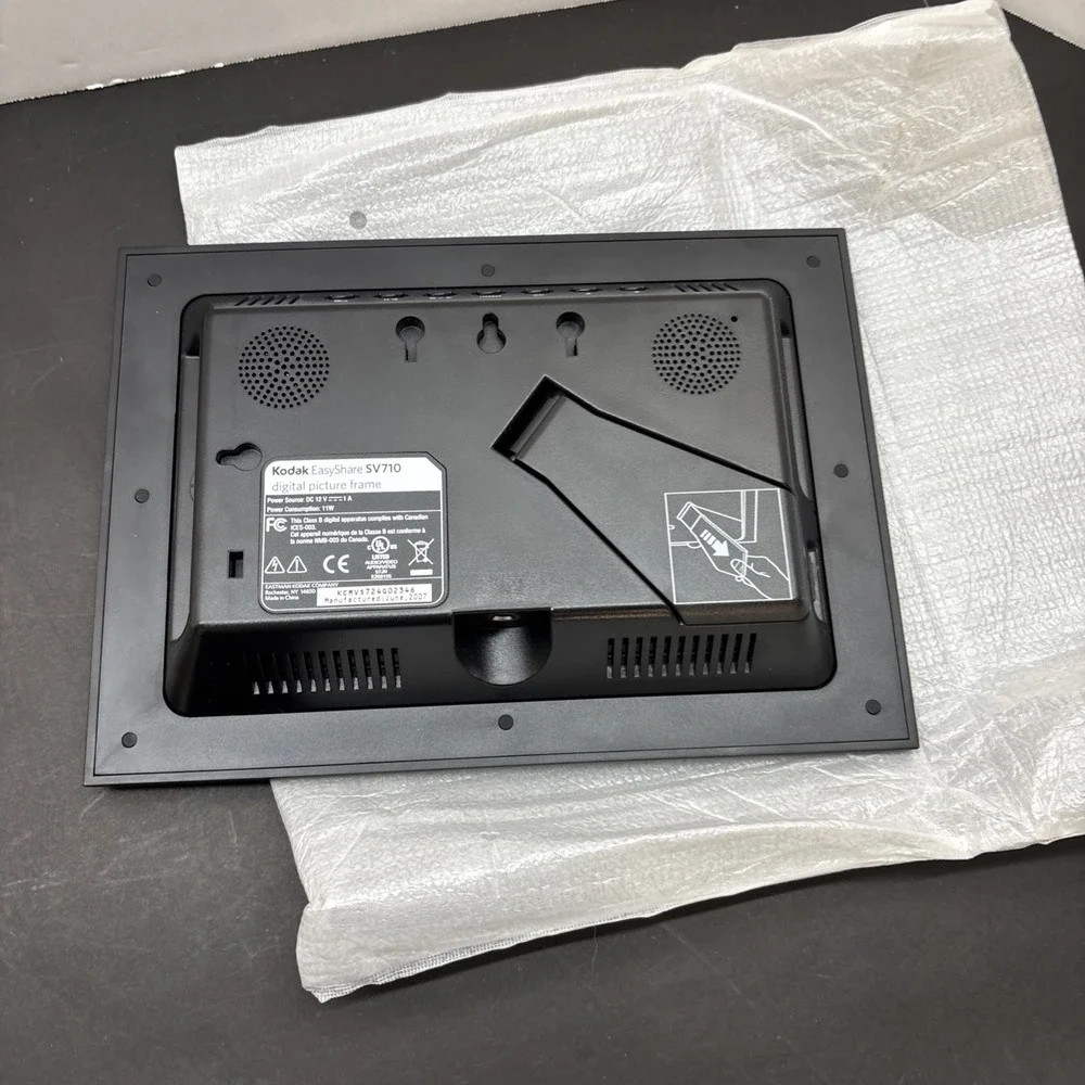 Kodak Easy Share SV710 Digital Picture 7in Frame With Remote Control‎ (Open Box)
